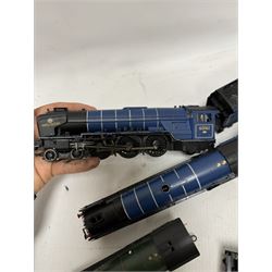 Twelve '00' gauge steam locomotives and tenders, by various makers including Bachmann, Mainline and Hornby etc, all unboxed