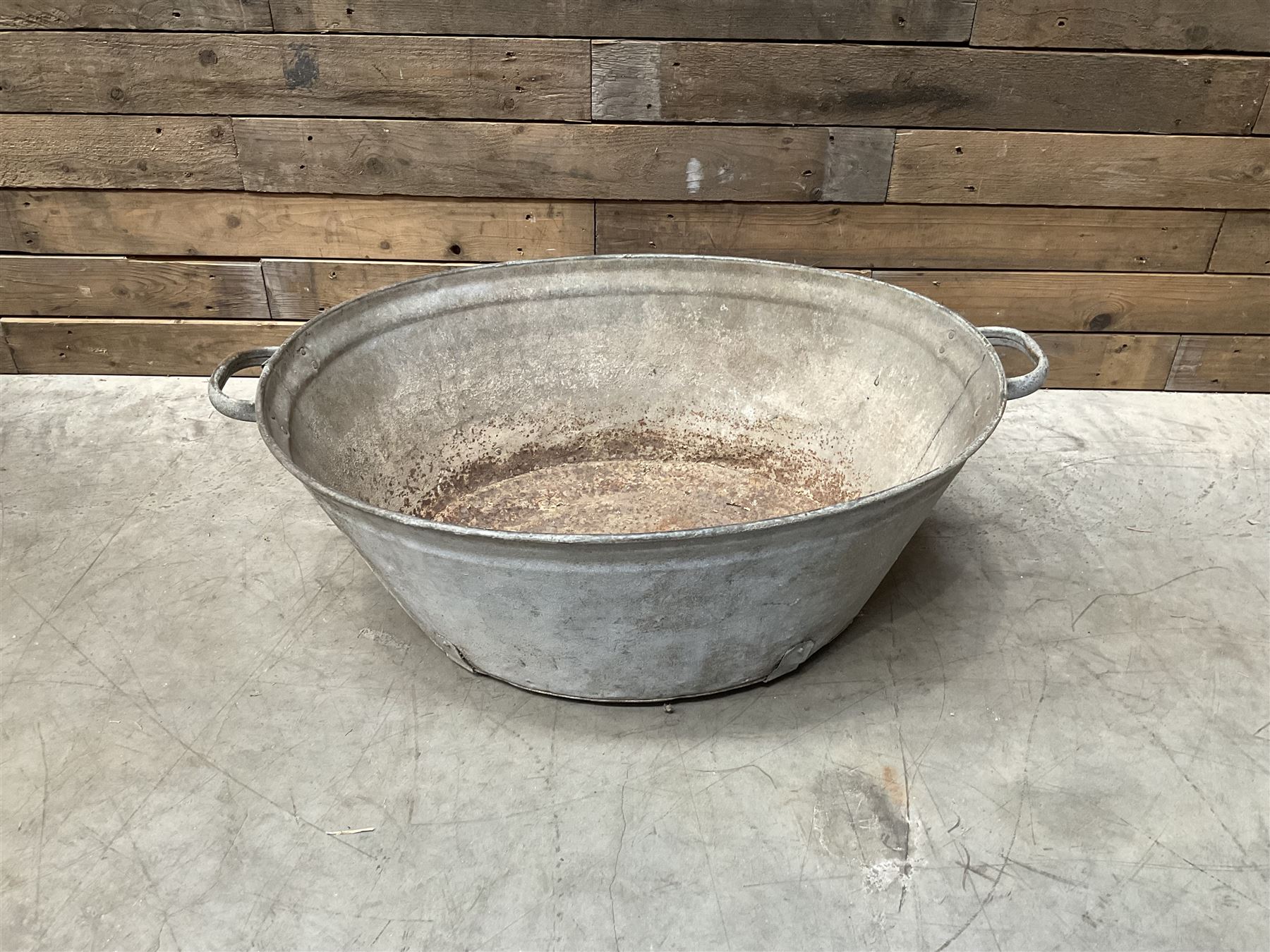 Vintage galvanised dolly tub with galvanised tub and two buckets