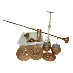 Collection of copper and other metalware, to include hunting horn, jugs, chargers etc