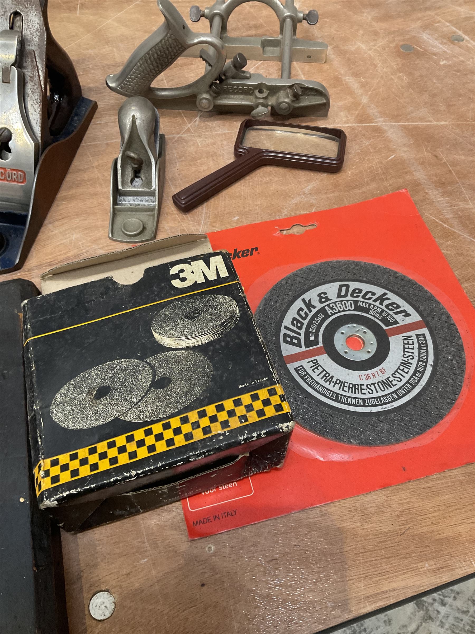 Record No4 plane, Stanley Bailey plane, Record bull face and other planes and tools - THIS LOT IS TO BE COLLECTED BY APPOINTMENT FROM DUGGLEBY STORAGE, GREAT HILL, EASTFIELD, SCARBOROUGH, YO11 3TX