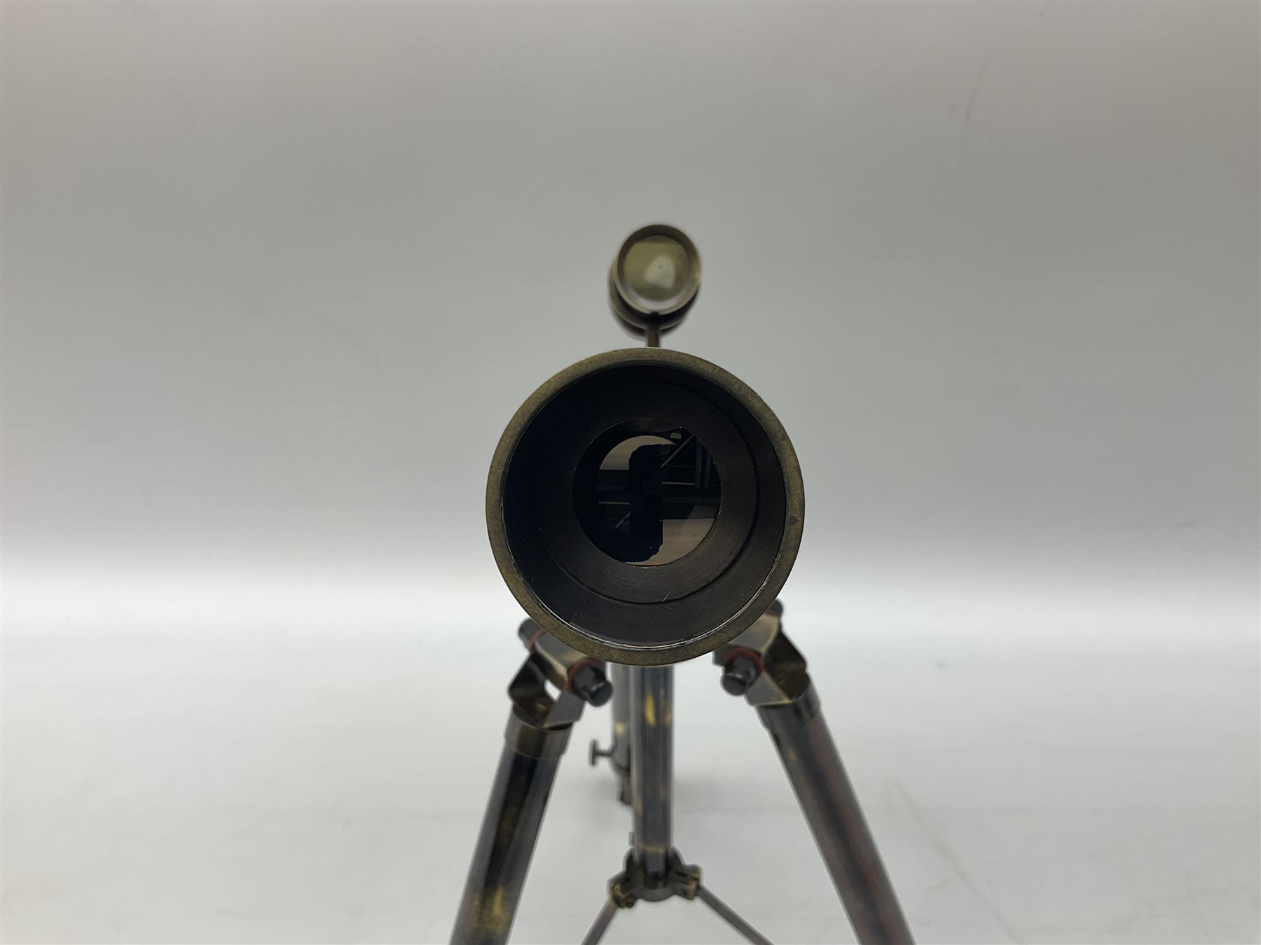 Reproduction brasses telescope on tripod stand with plaque detailed ‘Kelvin & Hughes London 1917’, H33cm