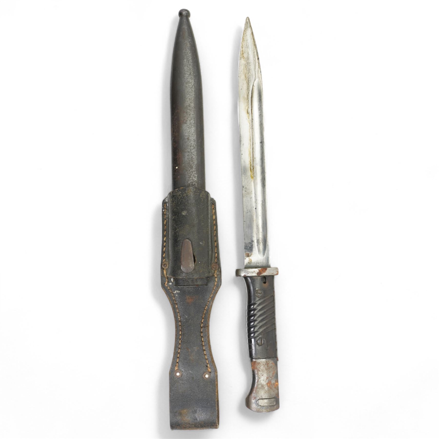 German WWII Mauser bayonet stamped AWS with scales, the leather frog marked Leipzig 1942 and a reproduction 'Remember the Alamo' Bowie knife (2) 