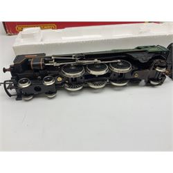 Hornby '00' gauge - Class 9F 2-10-0 locomotive 'Evening Star' No.92220; Standard Class 7P6F locomotive 'Britannia' No.70000; both boxed; and 4-6-2 locomotive 'Flying Scotsman' No.4472; in box base only with slip-case (3)
