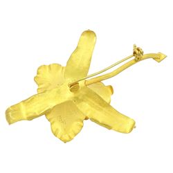 18ct gold single stone cultured pearl orchid brooch, stamped