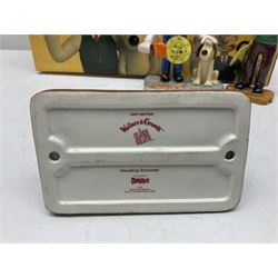 Six Coalport Characters Wallace and Gromit figures, comprising Ready for Takeoff, Woolshop Encounter, Do Something Gromit, Shaun's New Coat, More Cheese Gromit and Happy Birthday Gromit, two with original boxes 