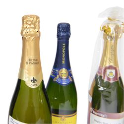 Moet & Chandon champagne 750ml 12%, Monopole Heidsieck Blue top 750ml 12% vol, Bollinger Champagne 75cl 12% vol and two others  