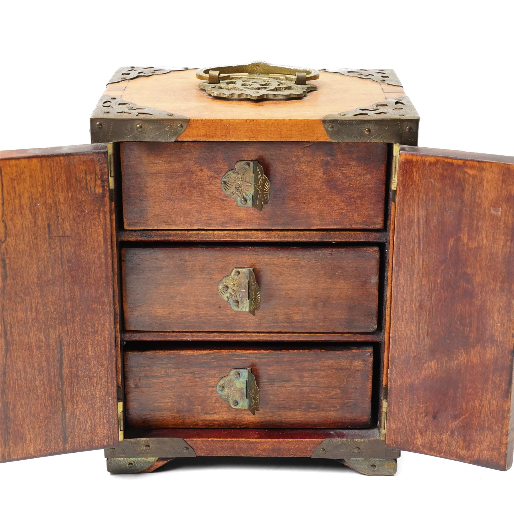 Chinese tabletop greenstone panelled cabinet with brass mounts, feather pulls, revealing three fitted drawers, each with upholstered cushioned interior, with lock and key, H18cm