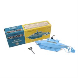 Sutcliffe Models 'Unda-Wunda' tinplate clockwork diving submarine, in pale blue livery wit...