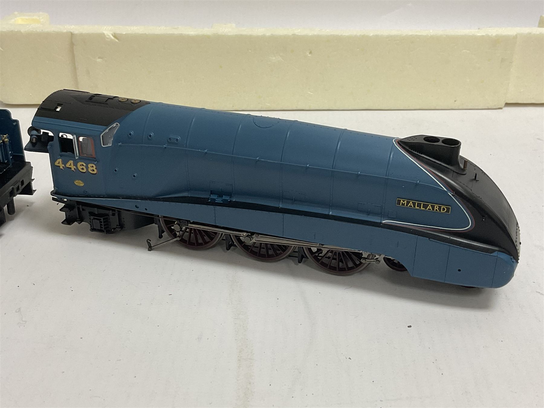 Various makers ‘00’ gauge - Hornby DCC ready LNER 4-6-2 ‘The Mallard’ no.4468 in blue with original box; Lima British Railway Class 33 Bo-Bo diesel locomotive no.33025; quantity of coaches, wagons and track to include Hornby, Lima, Tri-Ang etc (26) 