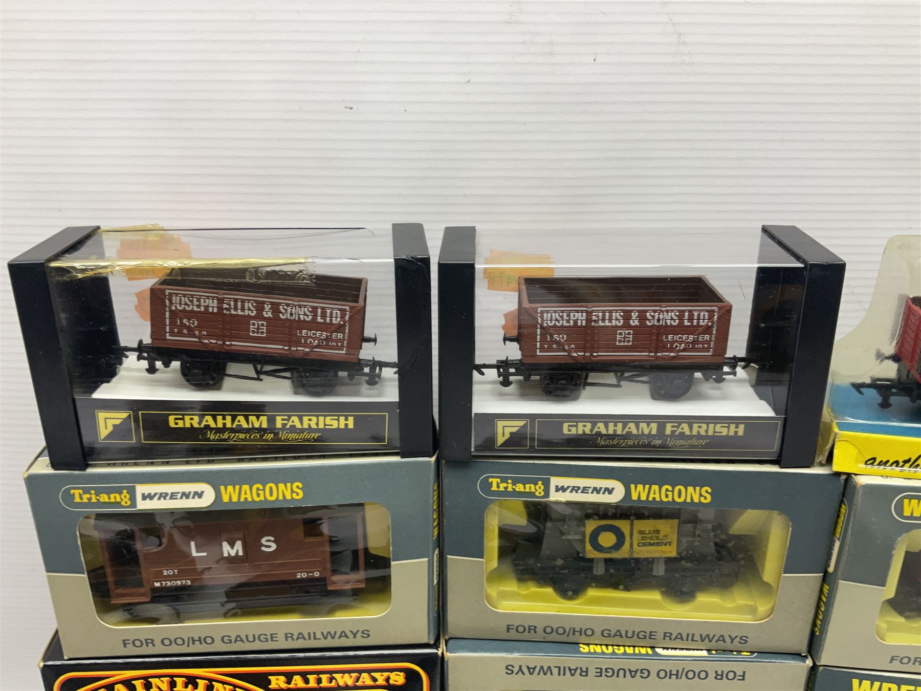 Various makers ‘00’ gauge - large quantity of rolling stock to include boxed Mainline, Graham Farish and Wrenn examples; loose examples to include Hornby, Tri-Ang, Joeuf etc 