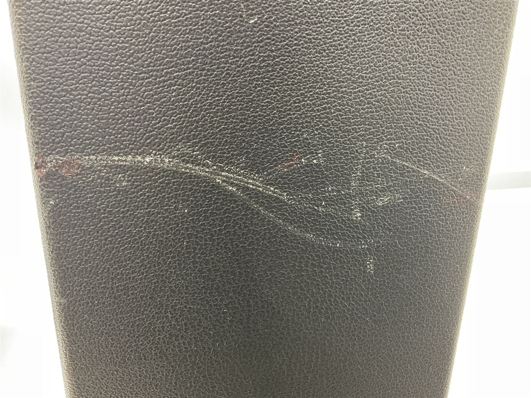 Peavey VYPYR VIP-3 guitar amplifier serial no.0DBDM070095 L51cm; with Peavey Sanpera 1 pedal board serial no.0DBDM160027 and cables (2)