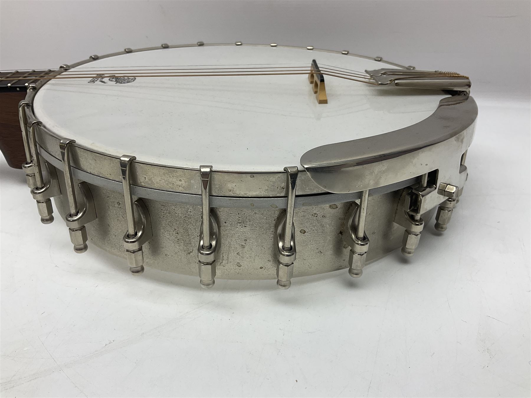 Deering seventeen-fret tenor banjo with cast metal body, serial no.H275, L79cm overall; in fitted hard carrying case