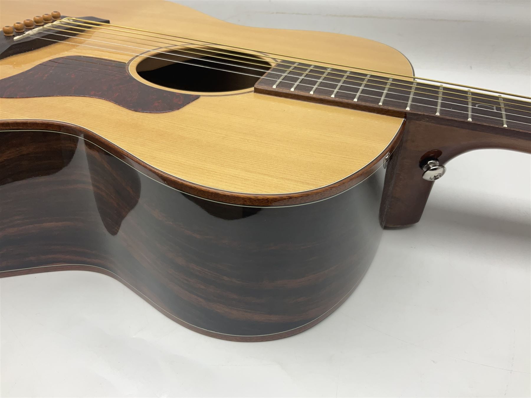 Tanglewood Folk/OM cedar and java wood acoustic guitar, the three-piece back with mango spalted wood insert; serial no.180914094 L101cm