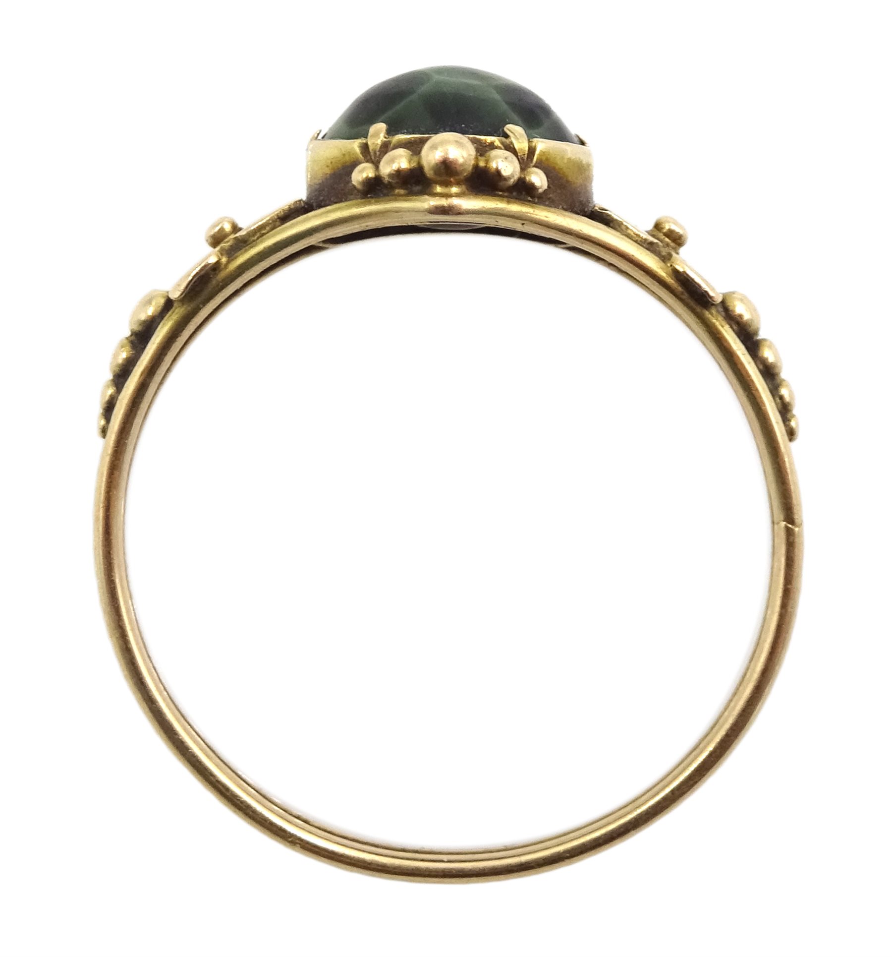 Gold Kambaba jasper ring and an Edwardian gold amethyst and seed pearl bar brooch, both 15ct