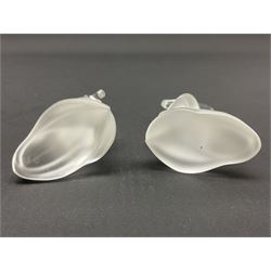 Swarovski Crystal sea creatures, comprising lion fish and dolphin, both with coloured elements, together with two seahorses, two small fish groups, butterfly fish, longnose butterfly fish and six coloured shells, tallest H8.5cm