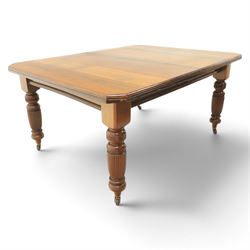 Victorian mahogany extending dining table and four chairs, rectangular top with moulded edge, extended to 198cm with additional leaf and winder, fluted and turned supports raised on castors, the chairs with swept frame and overstuffed seat, raised on cabriole front supports