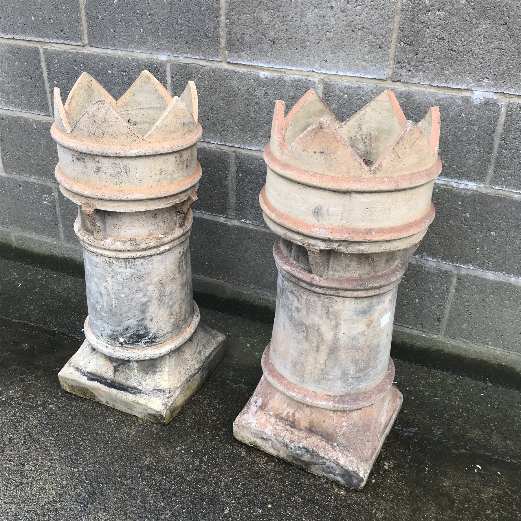 Pair crown top chimney pots, W35cm, H84cm, D34cm