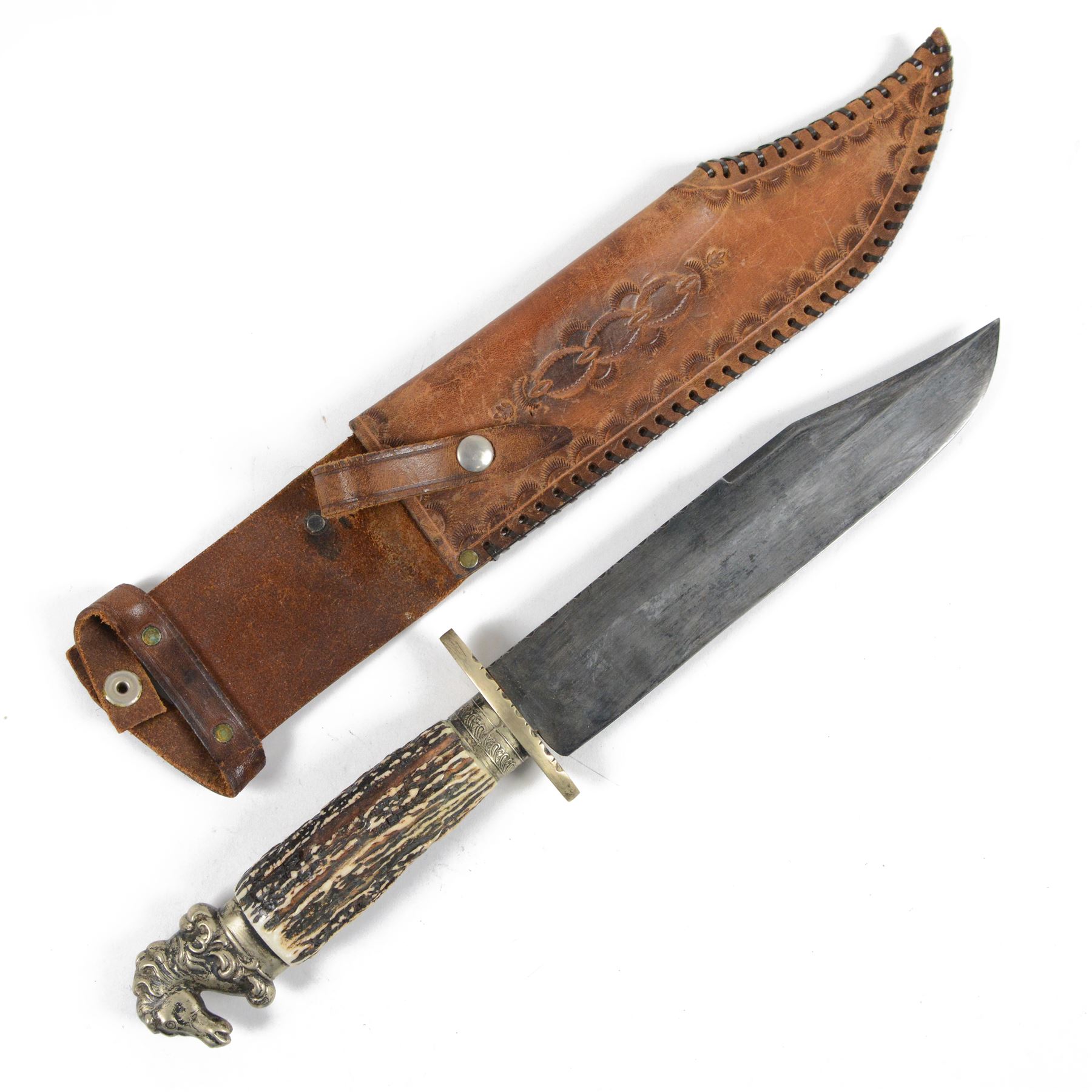 Fred W James Sheffield bowie knife, the 24cm blade engraved 'The United States the Land of the Free and the Home of the Brave..', stag handle, pommel in the form of a horse's head, with leather sheath, L42cm
The pommel motif is a classic bowie fitting, the book Tweedale, G: The Sheffield Knife book has an illustrated example on p87