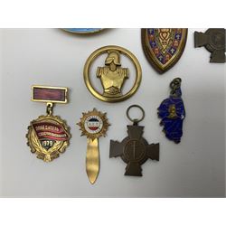 Five WW1 French medals comprising Medaille Militaire Gallantry Award, two Croix de Combattant, Medaille Commemorative Francais 1914-18 and a Patriotic Medal; together with small quantity of Russian badges etc