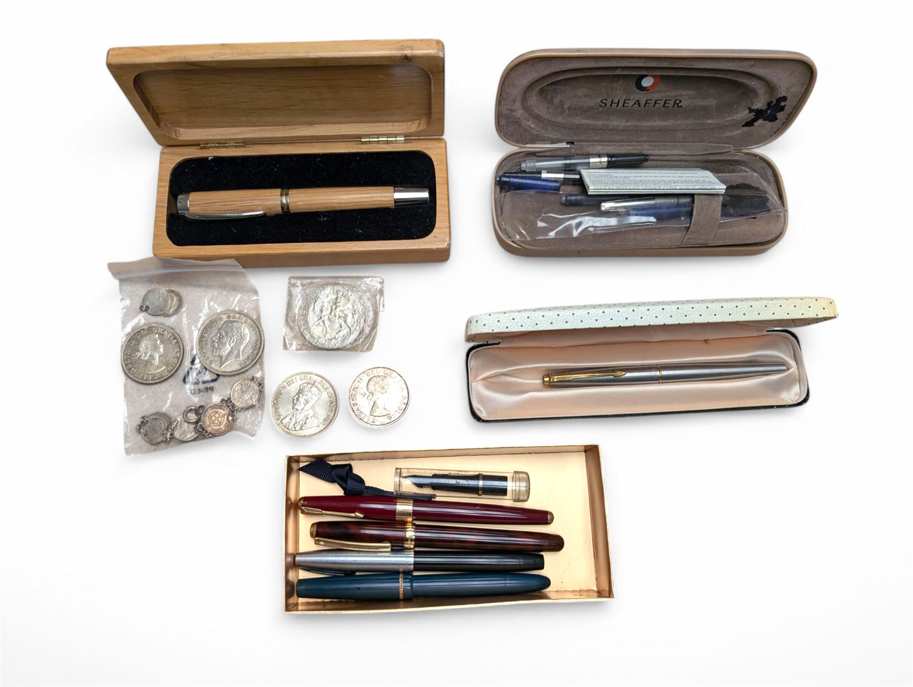 Collection of fountain pens and coins, including Parker 17 fountain pen with 14ct gold nib and George V 1928 crown