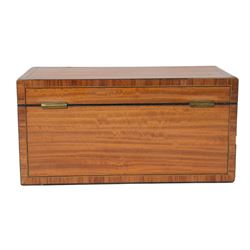 Satinwood correspondence box, the interior divided into two sections with bone inlaid plaques marked answered and unanswered, H13cm, D14cm 