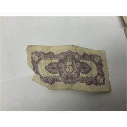 King George V 1935 crown coin, King George VI 1951 Festival of Britain crown in maroon box, various pre decimal coins, Ireland 1928 florin, Queen Elizabeth II UK 2007 five pound coin, two 'The Farmers Bank of China' five yuan notes etc