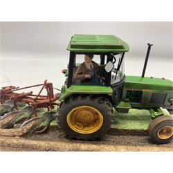 Border Fine Arts for John Deere Pulling Power model no 2140, by Ray Ayres, limited edition, with original box, H14cm
