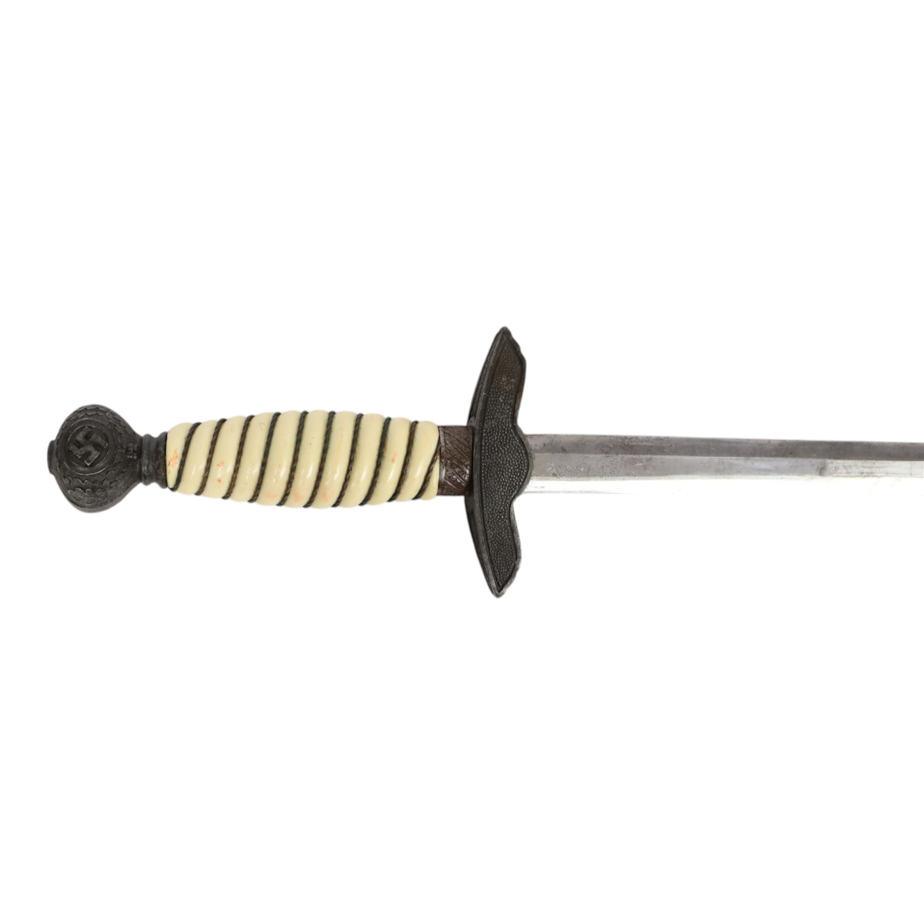 German Third Reich Luftwaffe 2nd type dress dagger with double edged blade and celluloid grip, L43cm