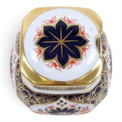 Royal Crown Derby Old Imari 1128 pattern cruet set, comprising salt, pepper and mustard pot 