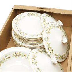 Royal Doulton Clairmont pattern tea and dinner wares, in two boxes