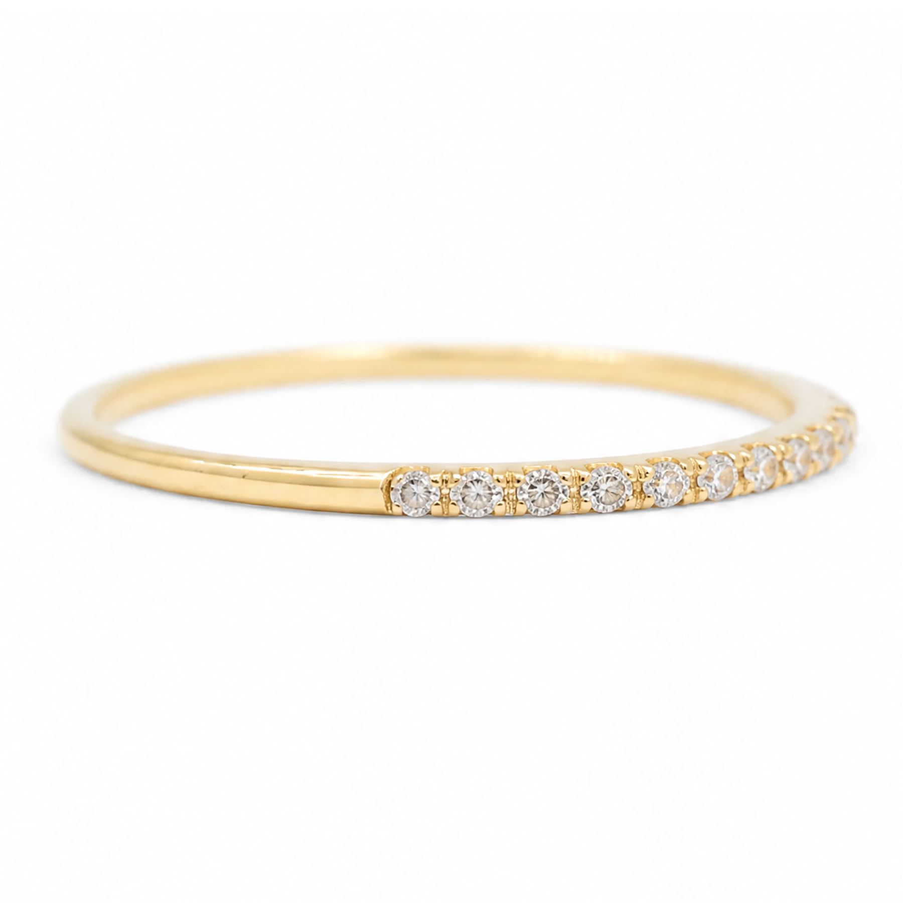 18ct gold diamond half eternity ring, set with sixteen round brilliant cut diamonds, stamped 750, total diamond weight approx 0.20 carat