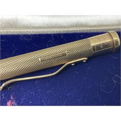 9ct gold Yard O Led propelling pencil, patent No. 422767, engine turned decoration and  engraved with initials H.W.W.F, Birmingham 1973, in Mappin & Webb case