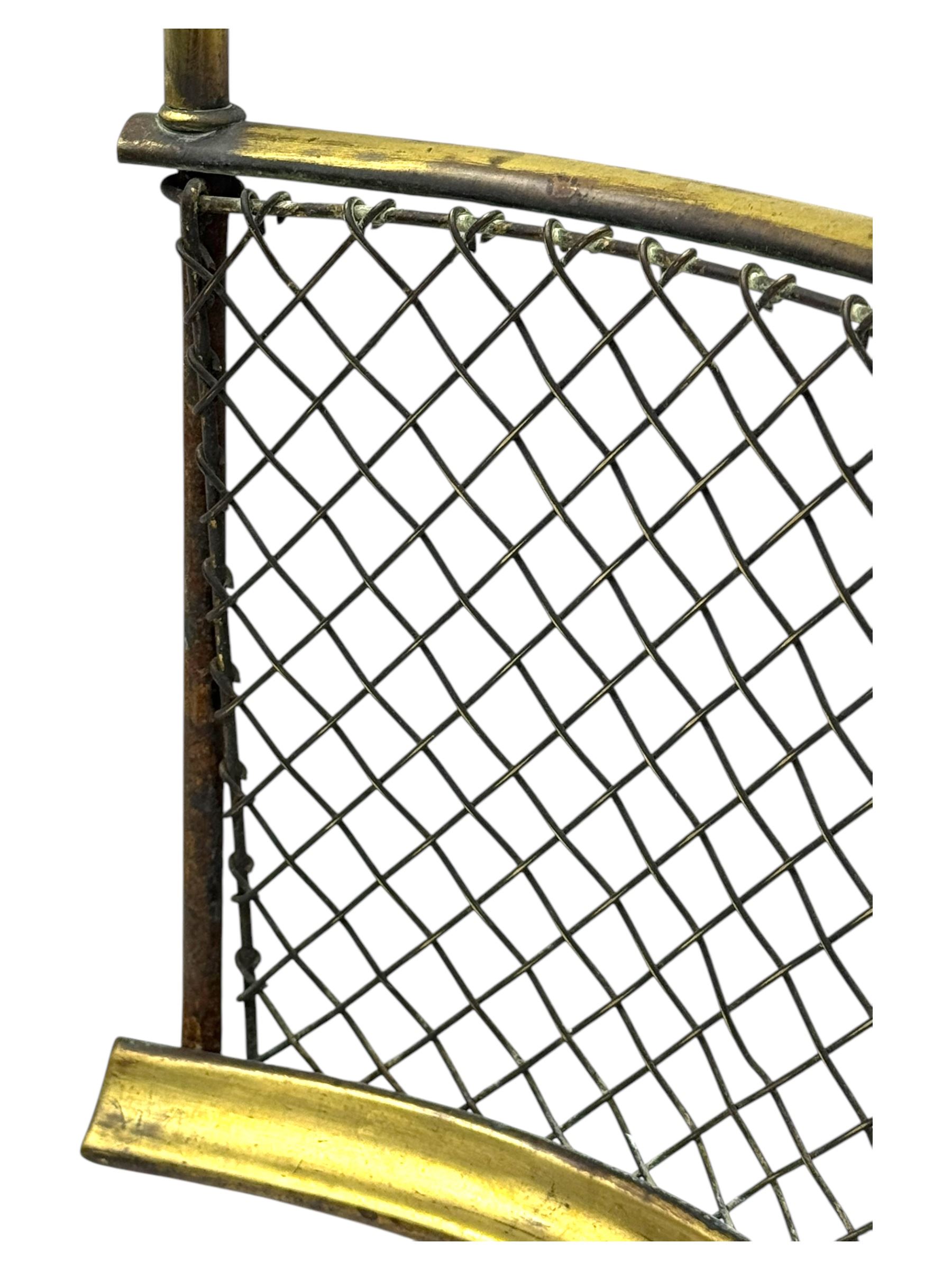 Two Victorian brass fenders, with lattice design, 123x31x18cm, the other of serpentine form with wire grille, 87x38cm, (2)