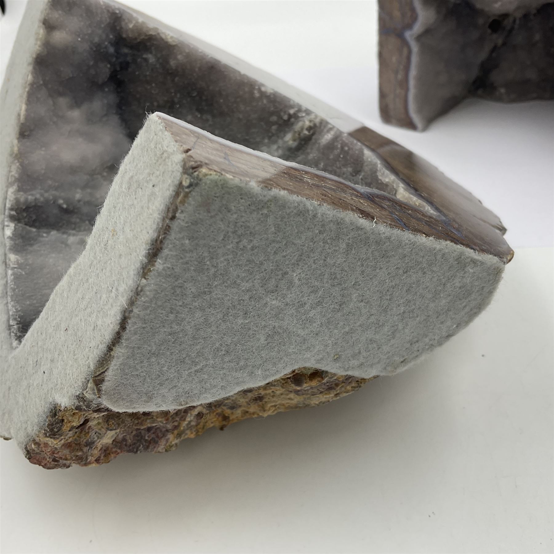 Pair of Dugway geode, natural edged bookends, in purple tones, H16cm 