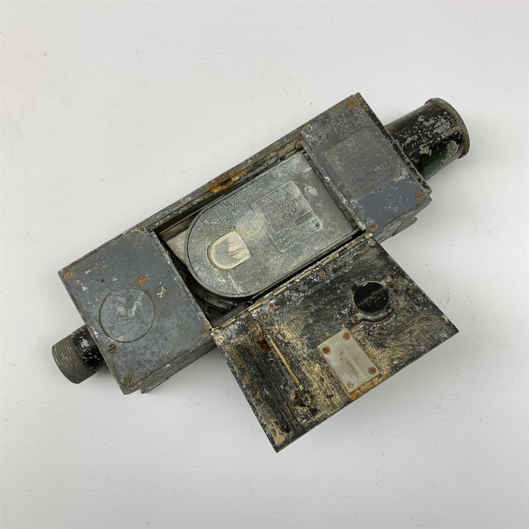 WW2 Air Ministry Williamson G45 short lens gun camera, as used by Spitfires, Hurricanes and Typhoons, ref.no. 14A/1390, serial no. 4369, containing magazine ref.no. 14A/1393, L31cm