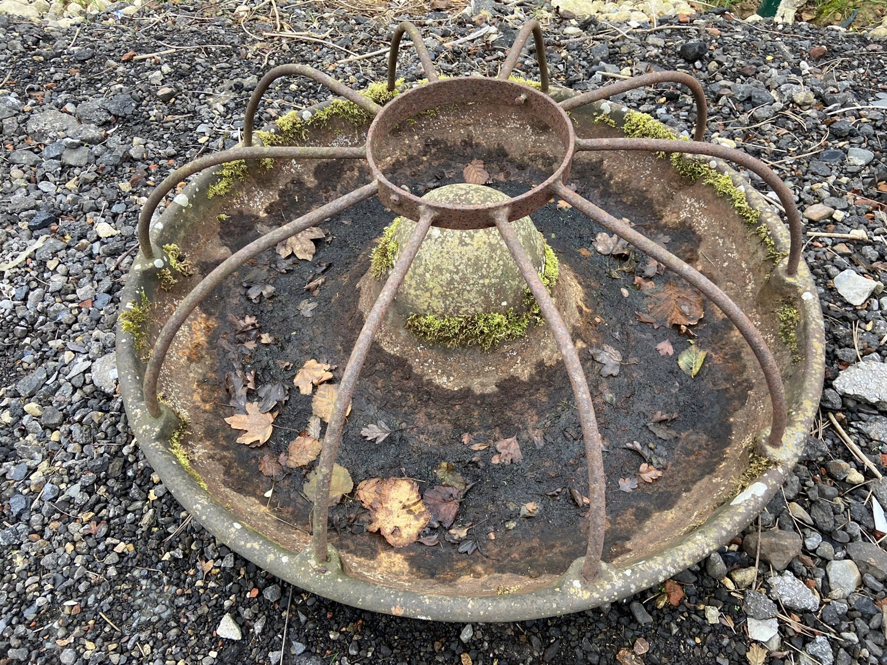 Circular cast iron Mexican hat pig trough, D90cm