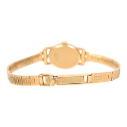 9ct gold ladies Avia quartz wristwatch on 9ct gold bracelet strap, hallmarked