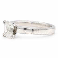 18ct white gold diamond ring, four claw set with a single emerald cut diamond of 1.01 carat, hallmarked, with European Gemological Laboratory report