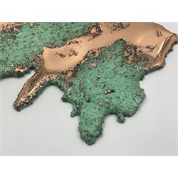 Large free form copper splash, with green patina and polished copper accents, H17cm, L17cm