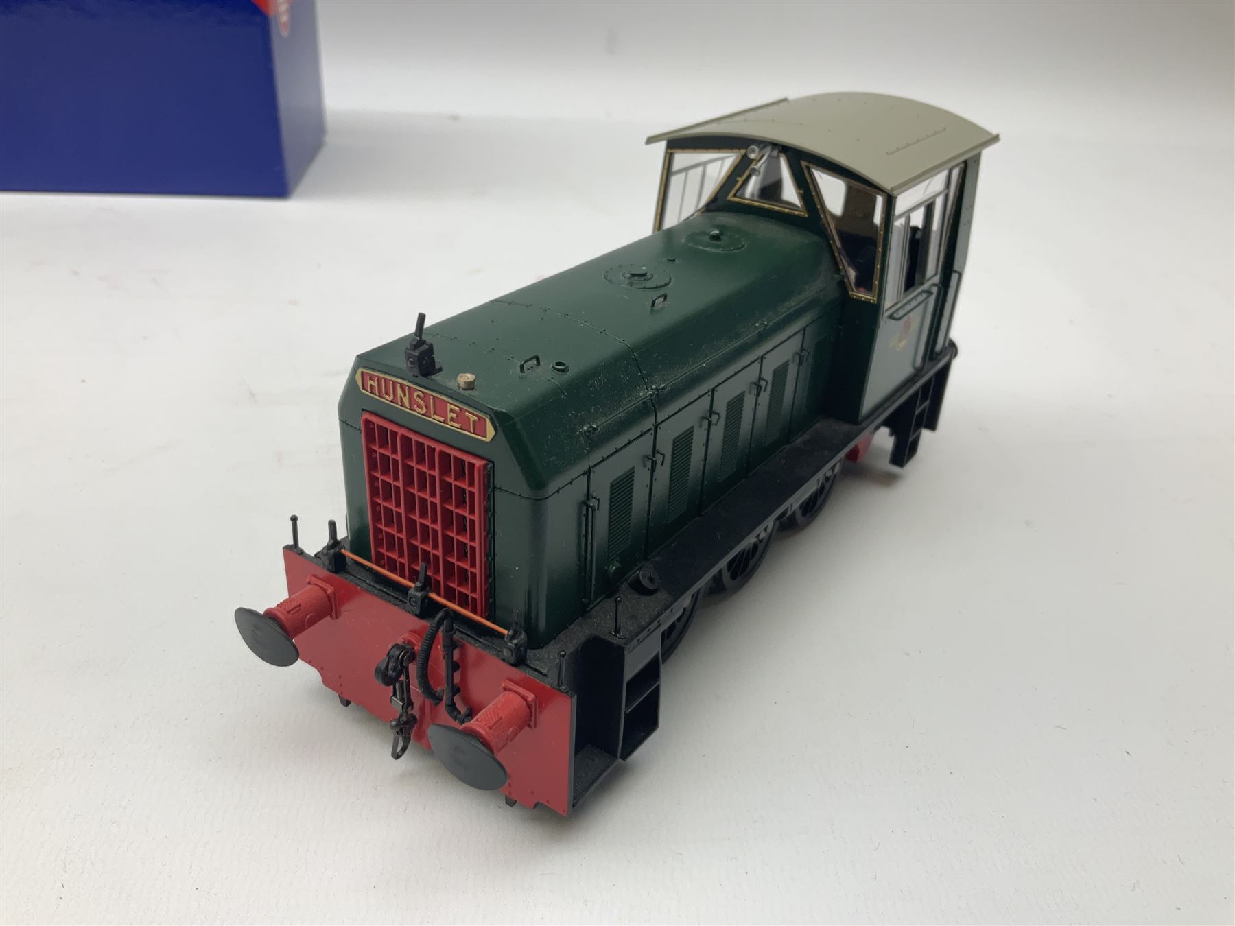 Heljan '0' gauge - Class 05 diesel Shunter 'Hunslet' locomotive no. 25901 