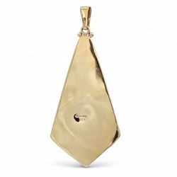 9ct gold opal pendant, set with a kite shaped opal, Sheffield 1981