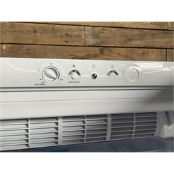 Hotpoint RLFM171 larder freezer