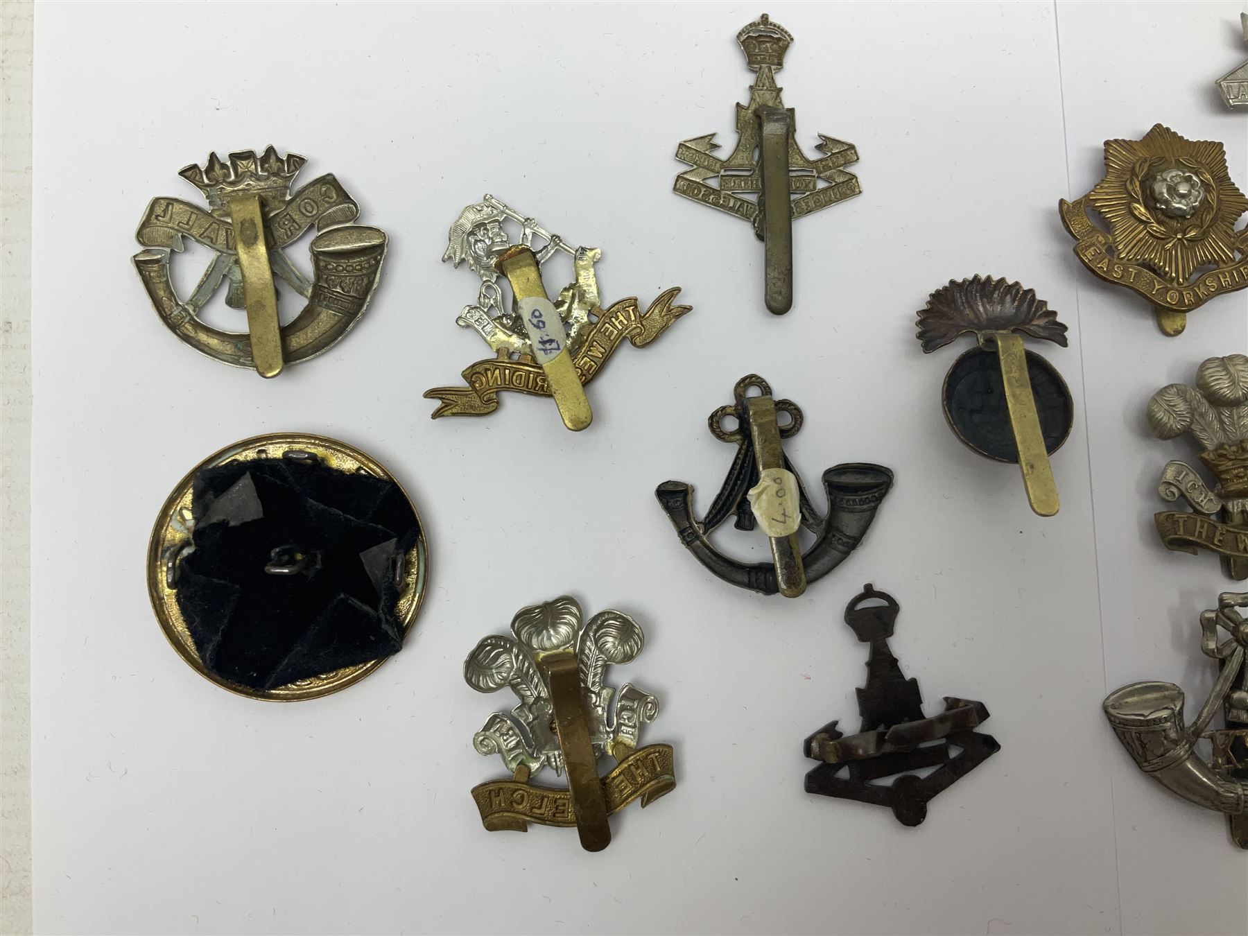 Over thirty regimental cap badges for fusiliers, Yorkshire interest, Light Infantry etc including Royal Scots and Welsh fusiliers, Durham L.I., KO Yorkshire L.I., Oxford & Bucks L.I., Green Howards, East Yorkshire, West Riding, York North Riding etc 
