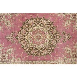 Pakistani Bohara hand-knotted rug, 156x196cm and a Chinese Persian style rug, 168x113cm, (2)