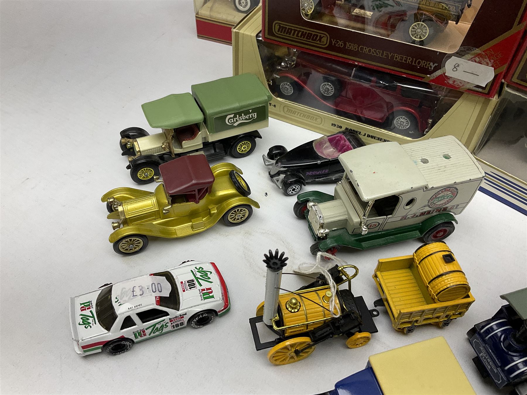 Matchbox - twelve Models of Yesteryear and two Dinky Collection die-cast models; all boxed; and quantity of unboxed Matchbox models 