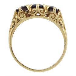 9ct gold three stone oval garnet ring, London 1985