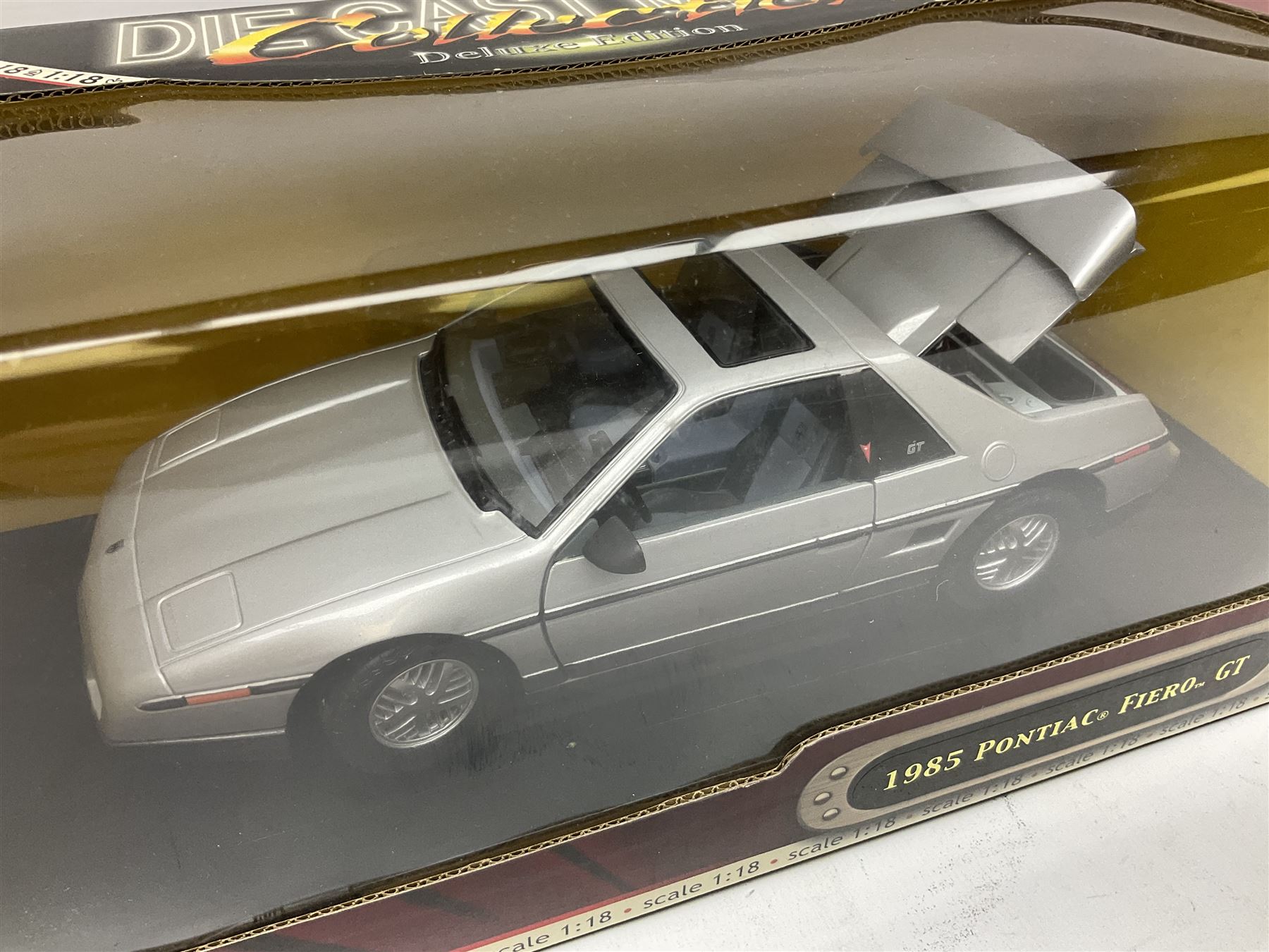 Road Signature - six 1:18 scale die-cast models comprising 1979 Pontiac Firebird Trans Am; 1975 Jaguar XJS; 1971 Buick Riviera; 1985 Pontiac Fiero GT; 1970 Dodge Coronet R/T; all Deluxe Editions; and 1962 Volkswagen Microbus; all boxed (6)