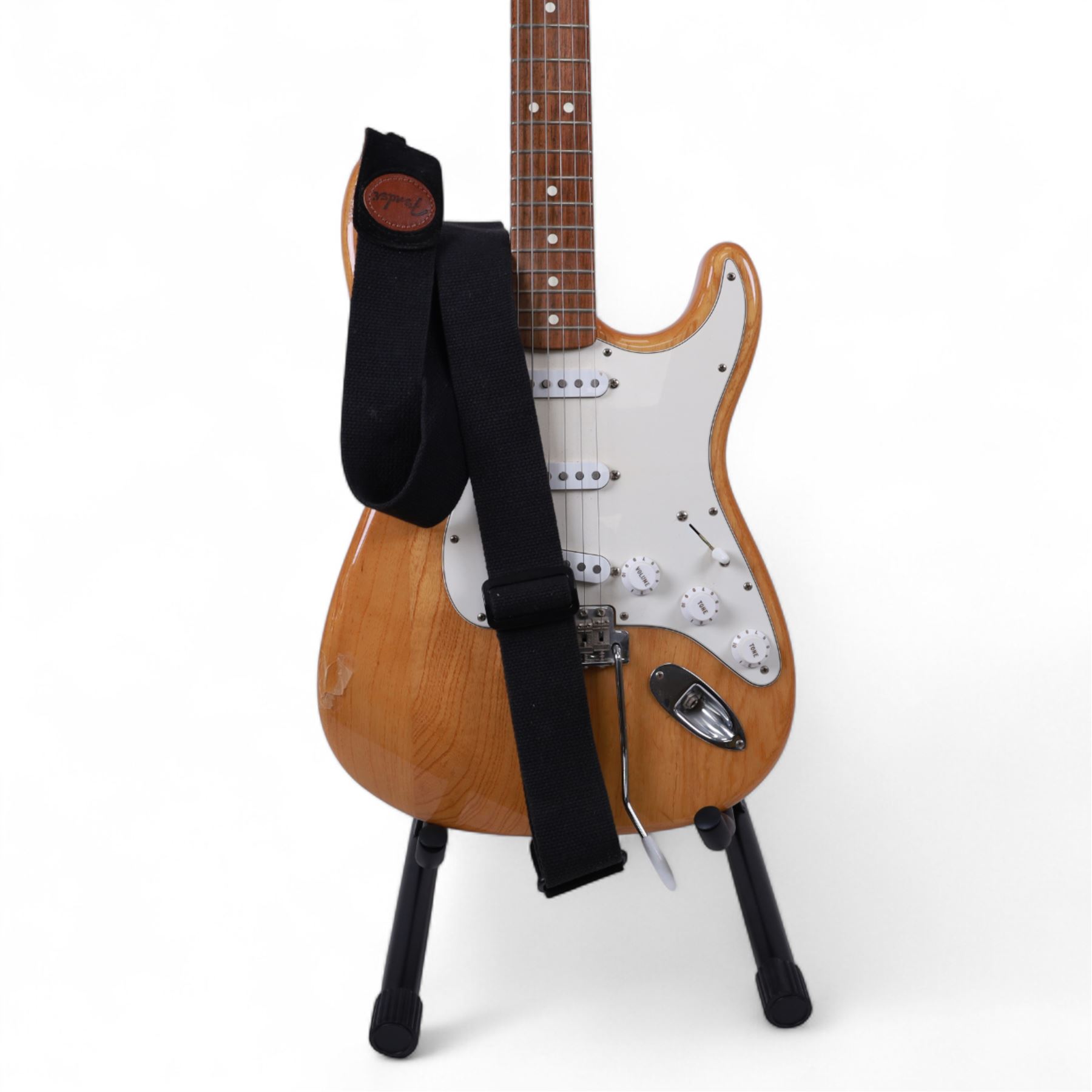 Fender Stratocaster electric guitar, serial no. MN8110169 made in Mexico c. 1998, with natural body, maple neck, three pickups, three control dials and five way selector switch, L99cm 