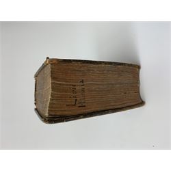 Titi Livii Patavini Romanae Historiae Principis, Libri Omnes, Quotquot Ad Nostram .... 1589. London Edmundum Bollifantum. Six parts in one. Latin. Engraved title page. Full calf binding with ribbed spine.