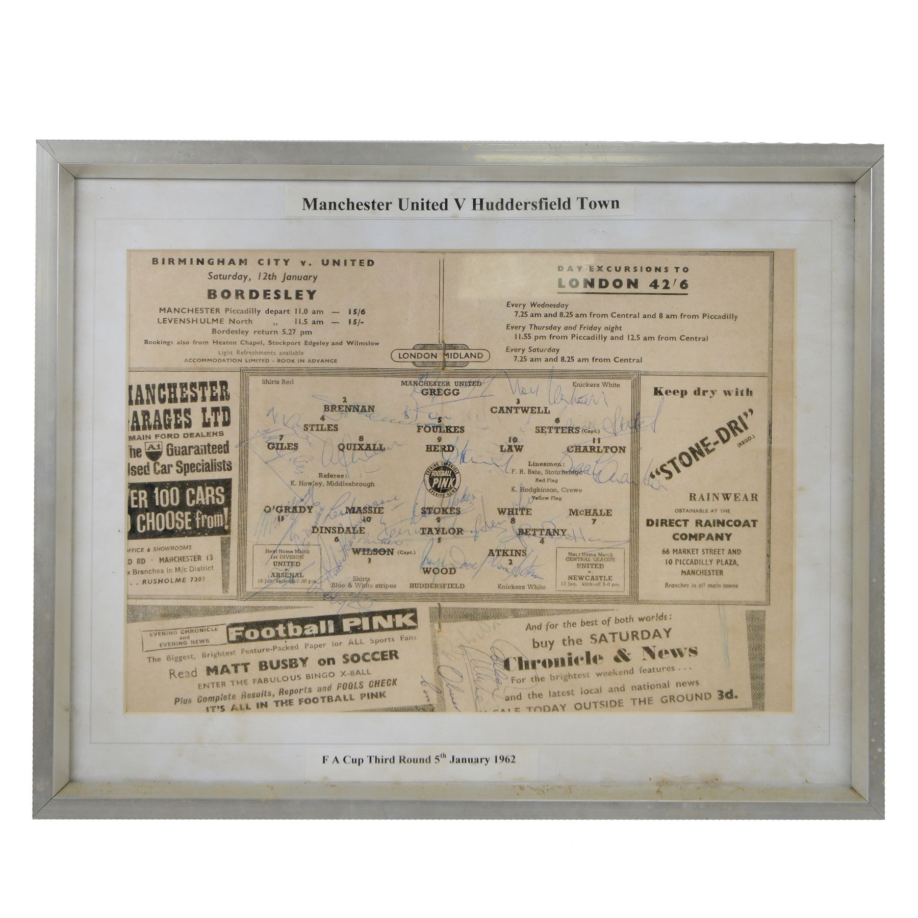 1962 signed FA Cup third round programme Manchester Untied vs Huddersfield Town, framed and opened to the team page and signed by twenty three players, including Nobby Stiles, Bobby Charlton and Harry Gregg